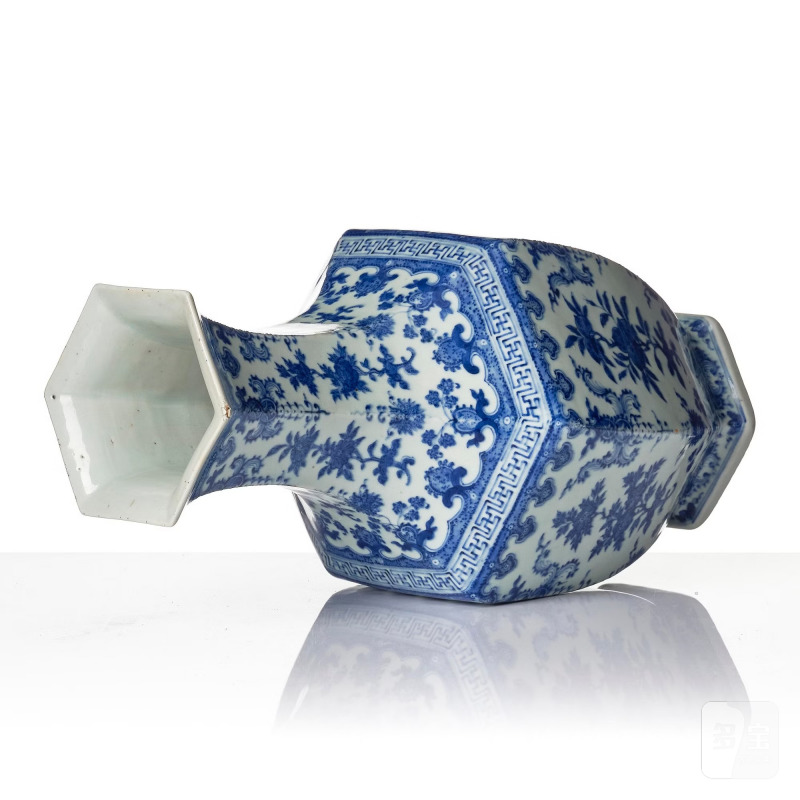 A blue and white hexagonal ‘Sanduo’ vase, - 图6